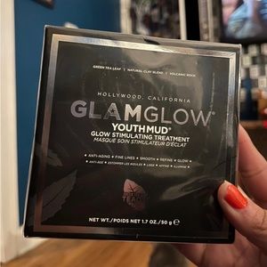 GlamGlow Youthmud Glow Stimulating Treatment Mask